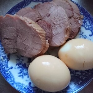 じっくり煮込んだ豚肉のチャーシュー